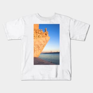 Lisbon . Monument to the Discoveries. Tejo river Kids T-Shirt